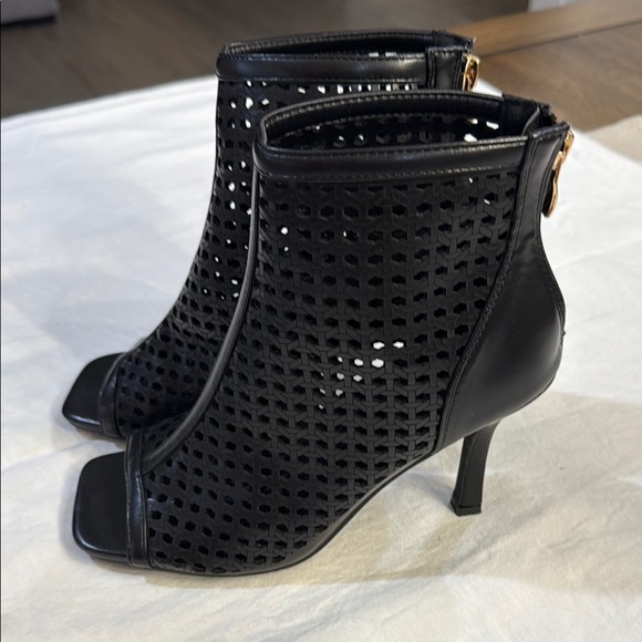 Women’s - Size 7 - Venus Peep Toe Black Bootie - Picture 1 of 5
